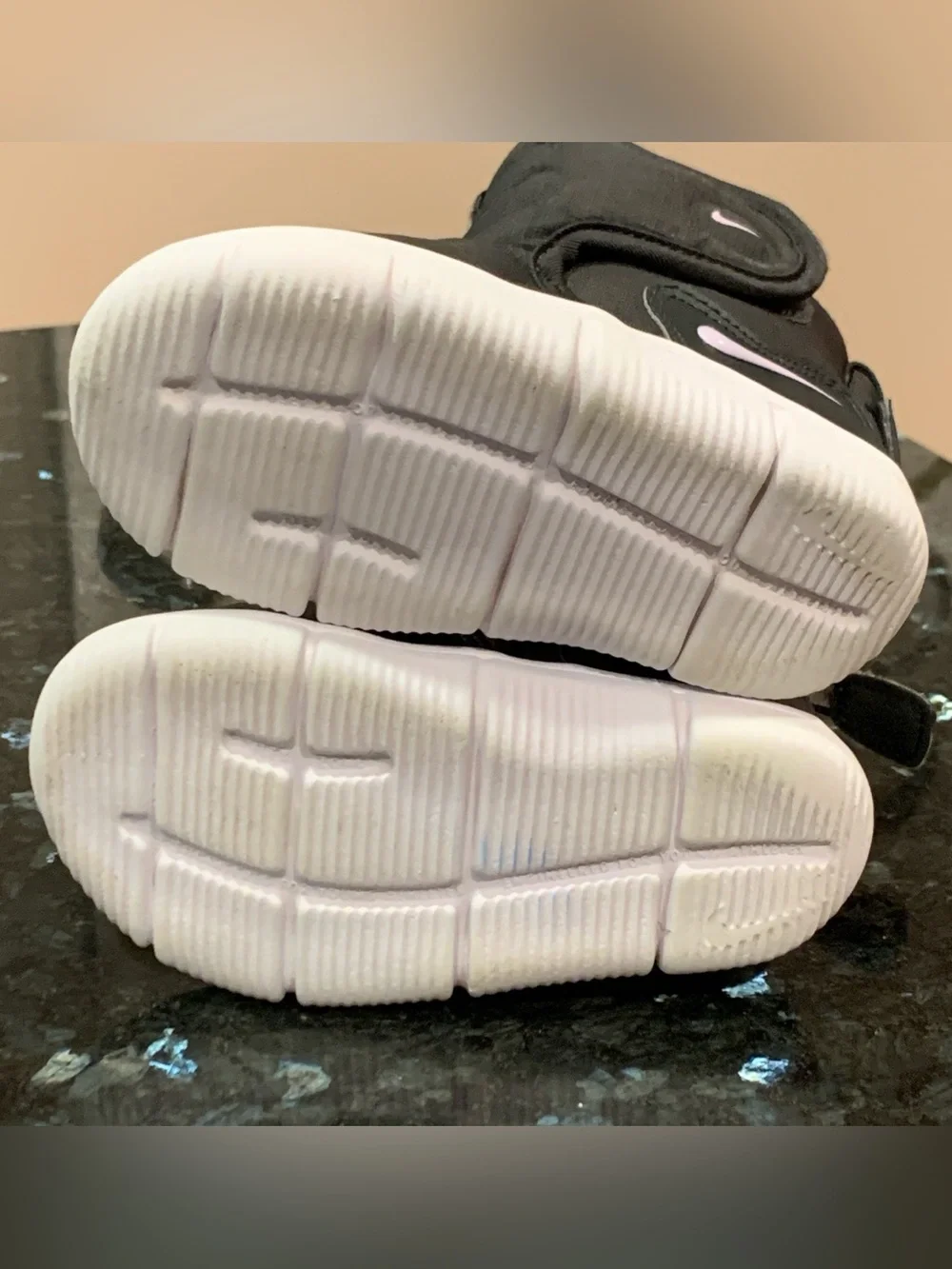 Nike Novice Toddler Girls Winter Boots – Size 6 – Freshly Washed 6C Black Purple